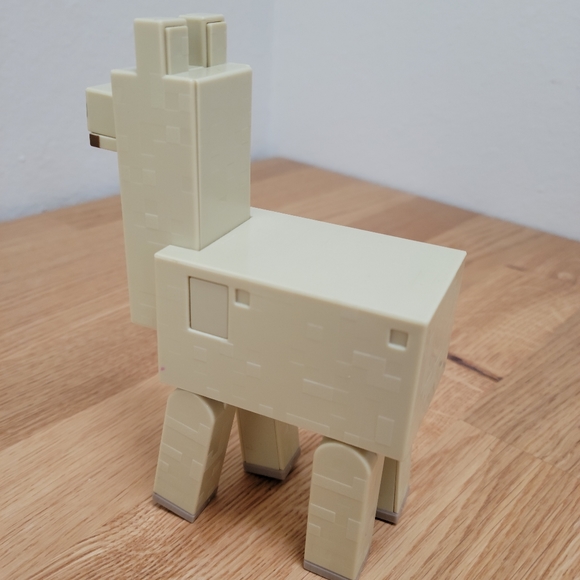 Minecraft Spitting Llama Action Figure - Picture 3 of 4
